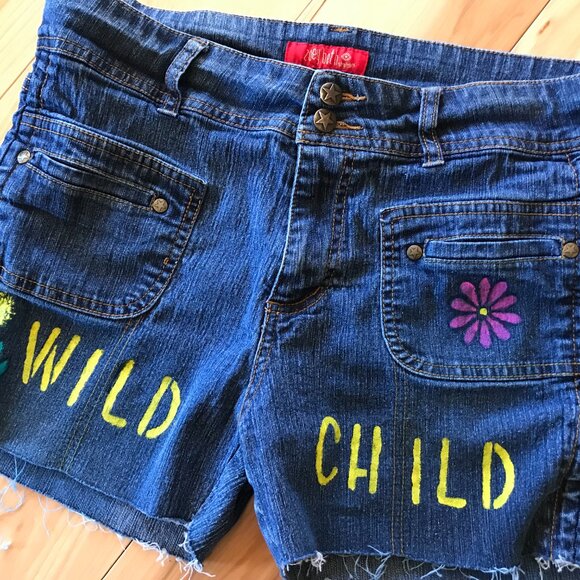 Painted Cutoffs, Junior Size 11: Upcycled Frayed Hippie Wild Child Jean Shorts - Picture 4 of 10